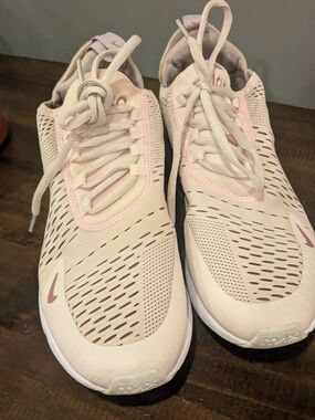 Nike Women’s Soft Pink Breathable Sneakers